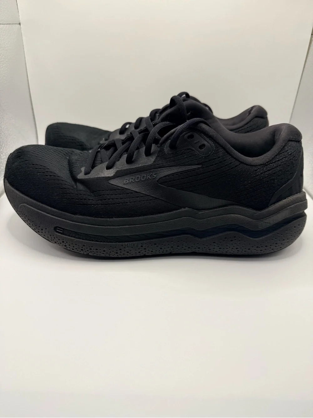 BROOKS Ghost Max 2 Black Athletic CushyRunning Walking Sneakers Size 11